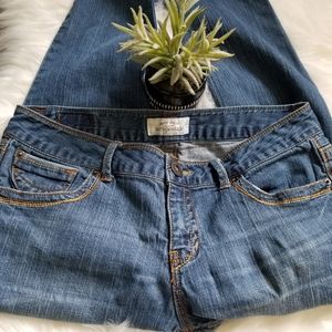 AEROPOSTALE DISTRESSED CAPRI JEANS